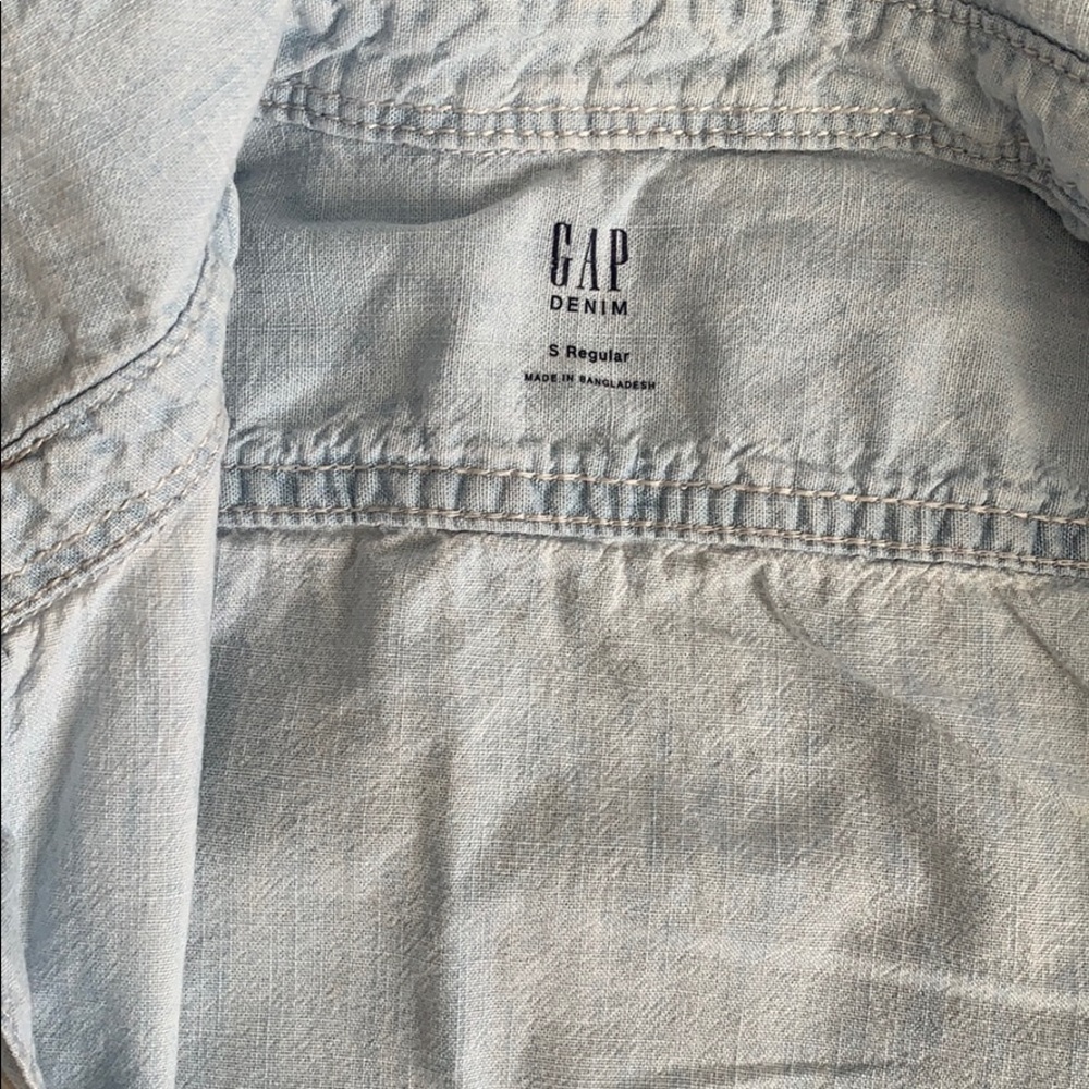 Gap button down shirt